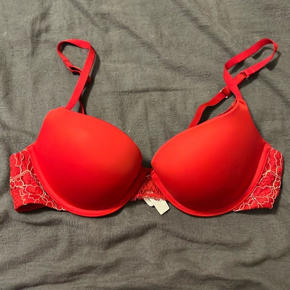 EUC gorgeous red lightly lined bra